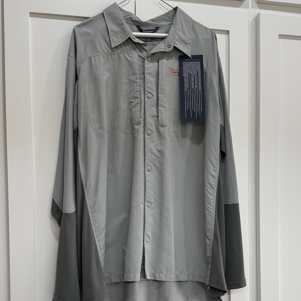NWT Men’s Sitka Gear XXL scouting shirt
Granite color
Long sleeve w/ UPF 30